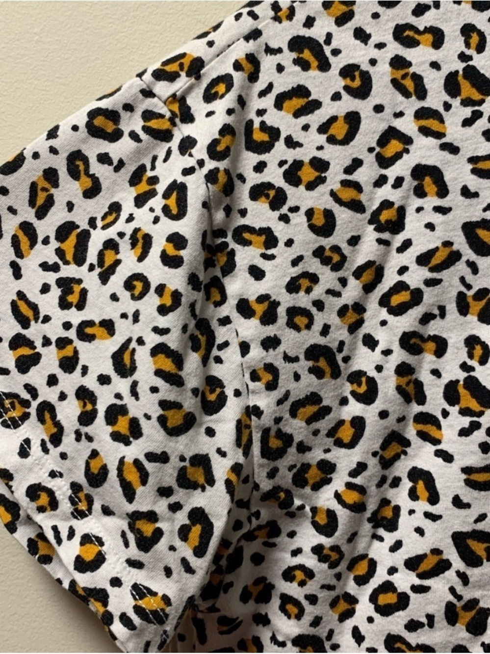 Simons Leopard Print Short Sleeve Tee - White/Gold/Brown small - Picture 3 of 5